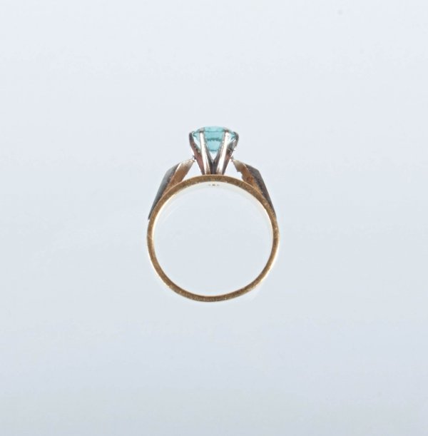 Prsten s dvěma diamanty a modrým kamenem