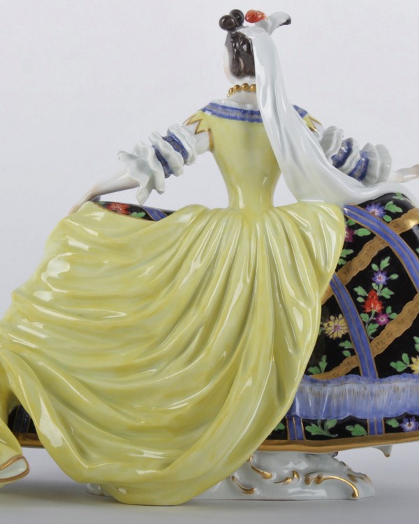 Lady in ceremonial costume – Meissen