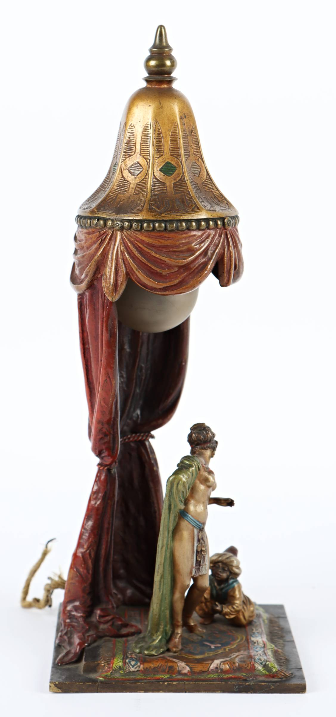 Stolní bronzová lampa s figurální výzdobou