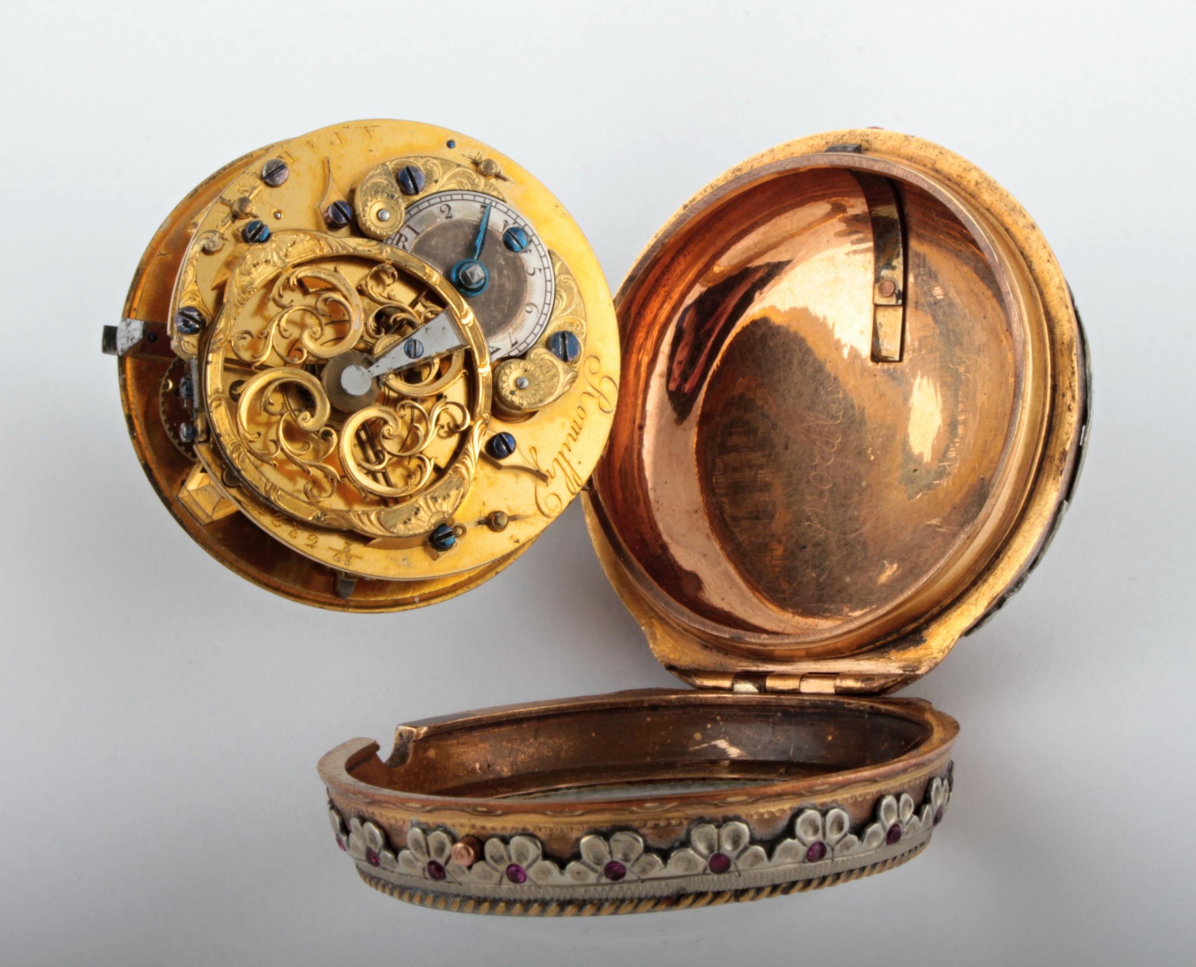 Bohatě zdobené kapesní hodinky - Romilly A Paris