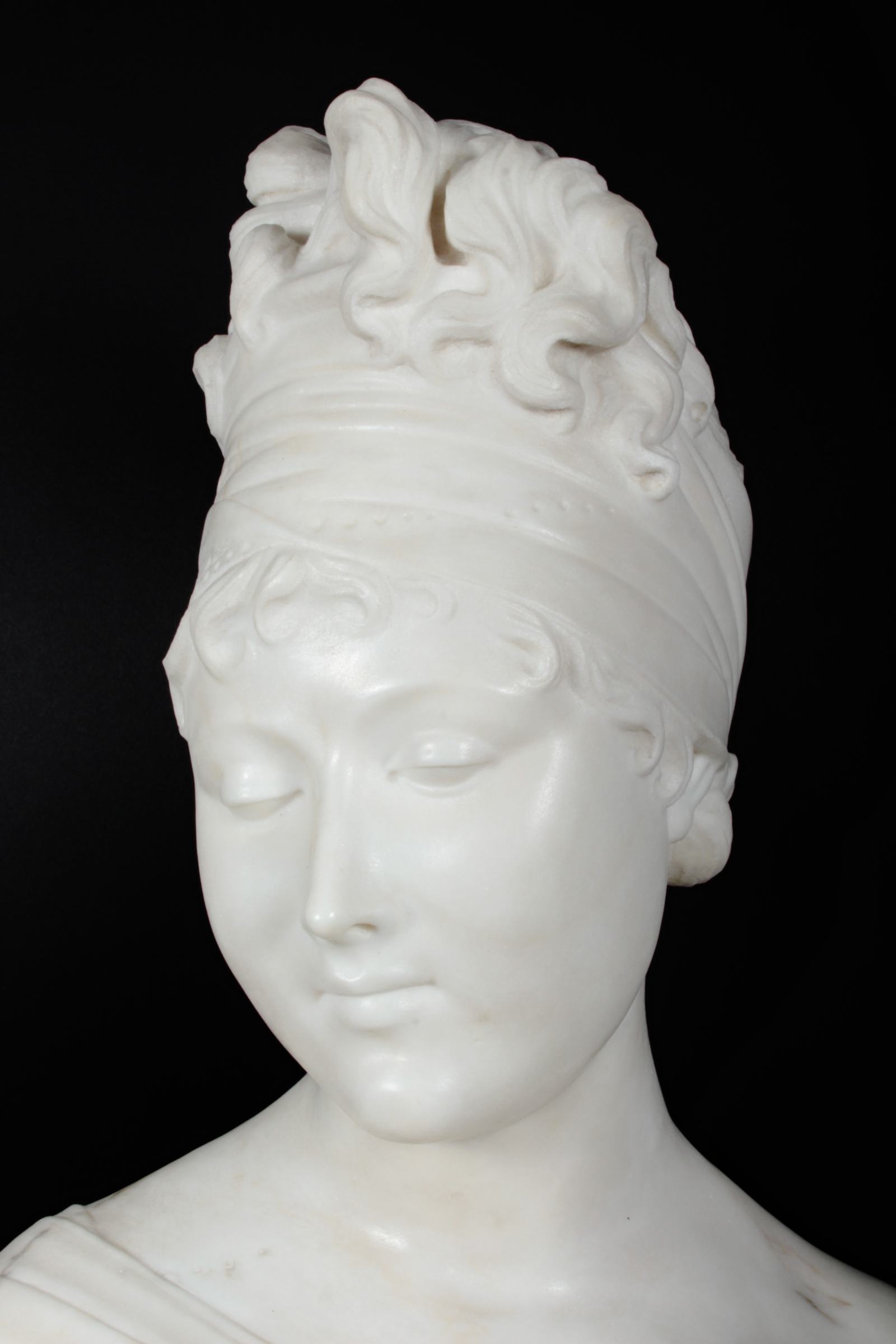 Mramorová busta madam Juliette Récamier
