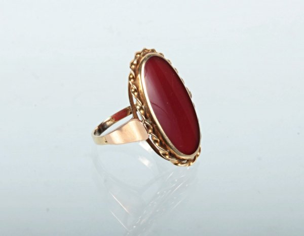 Zlatý prsten s karneolem