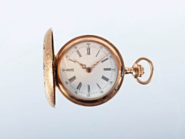 Zlaté dámské kapesní hodinky zdobené emailem