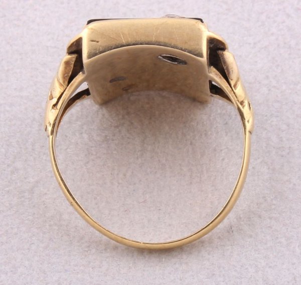 Zlatý prsten s onyxem 