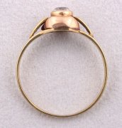 Zlatý prsten se zirkonem