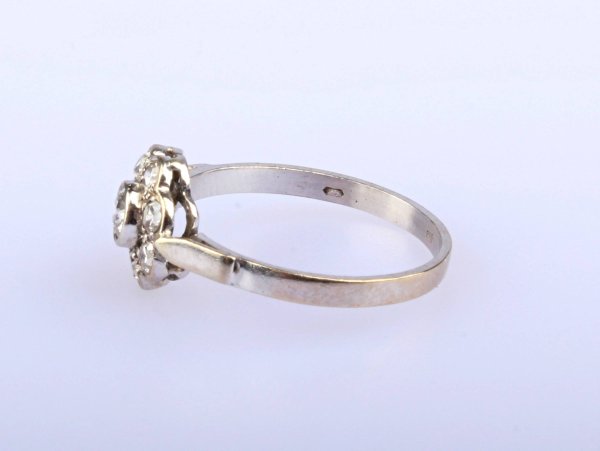Bílozlatý prsten s diamanty