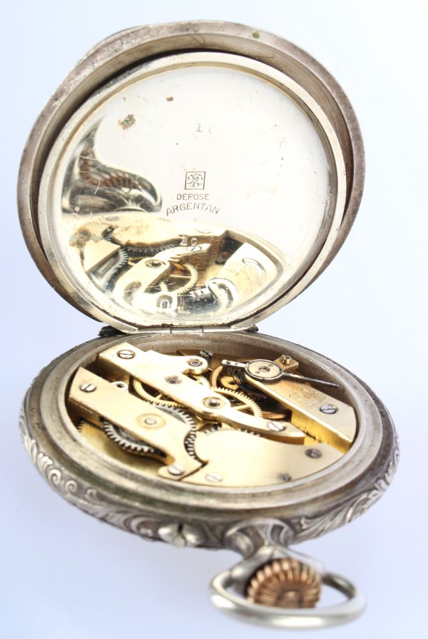 Kapesní pánské hodinky H. GIRARD Besançon plasticky zdobené - kováři, obecný kov