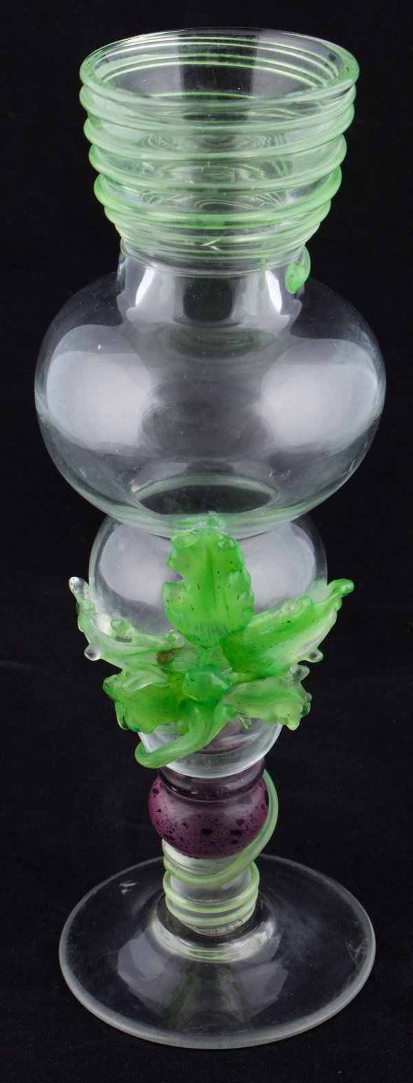Váza – plasticky zdobená