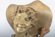 Velká busta Goldscheider - dívka s vinnou révou