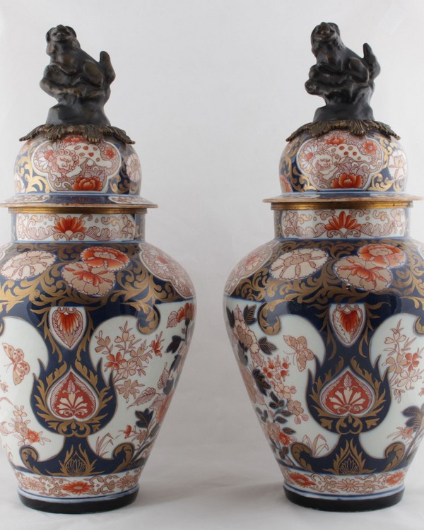 Pair of porcelain containers