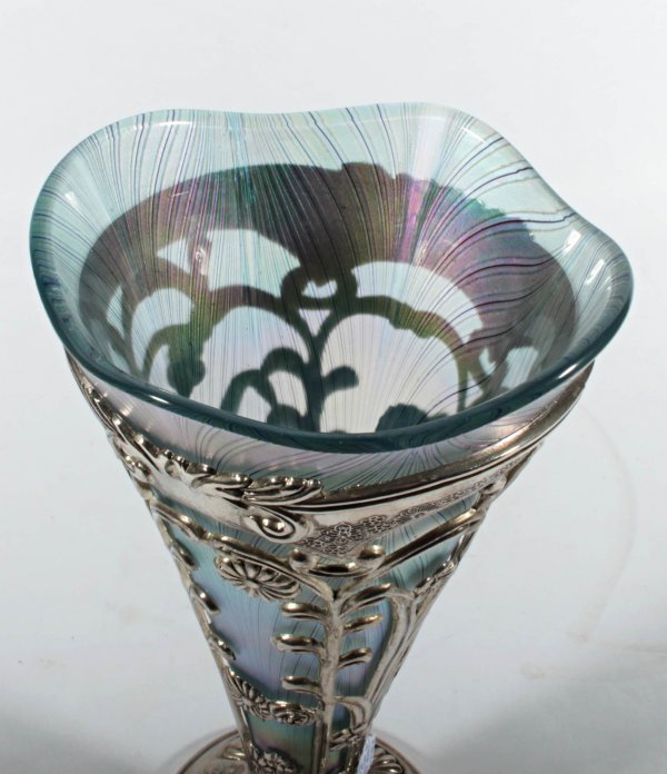 Secesní váza s kovovou montáží