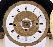 Čtyřsloupé biedermeierové hodiny s datumářem