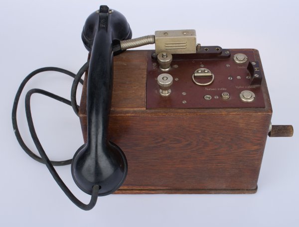 Polní telefon