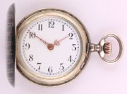 Stříbrné třípláštové dámské kapesní hodinky s řetízkem