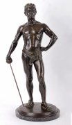 Bronzová plastika  - Muž s kordem