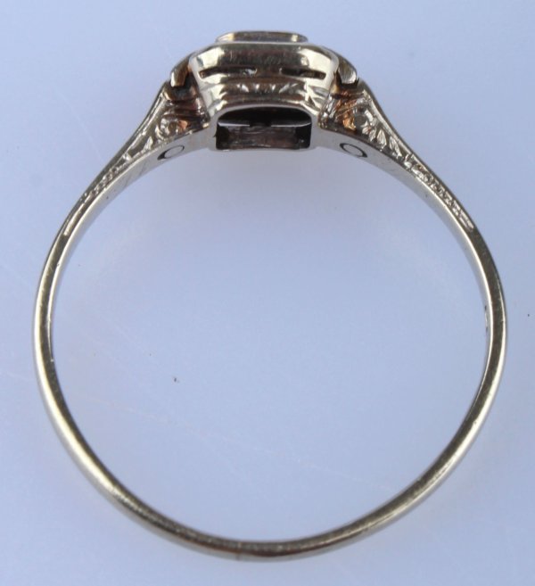 Prsten z bílého zlata s diamanty