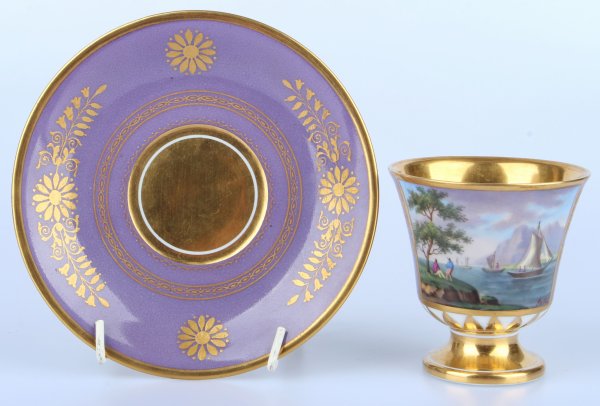 Ručně malovaný a zlacený porcelánový šálek s podšálkem 
