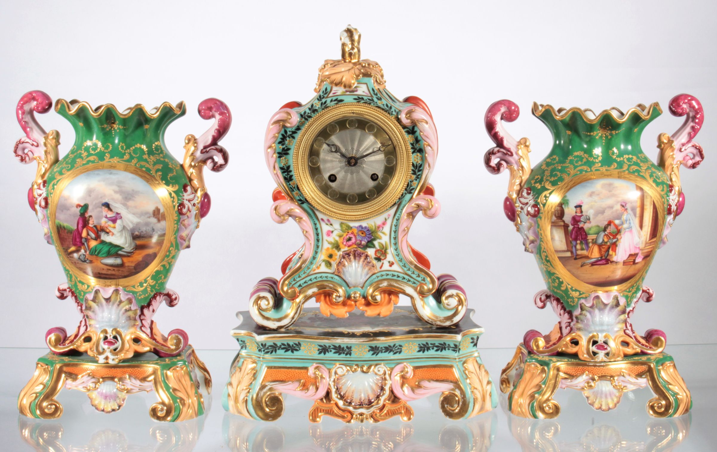 Francouzské porcelánové hodiny s párovými vázami