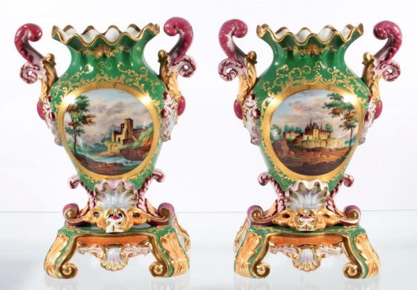 Francouzské porcelánové hodiny s párovými vázami