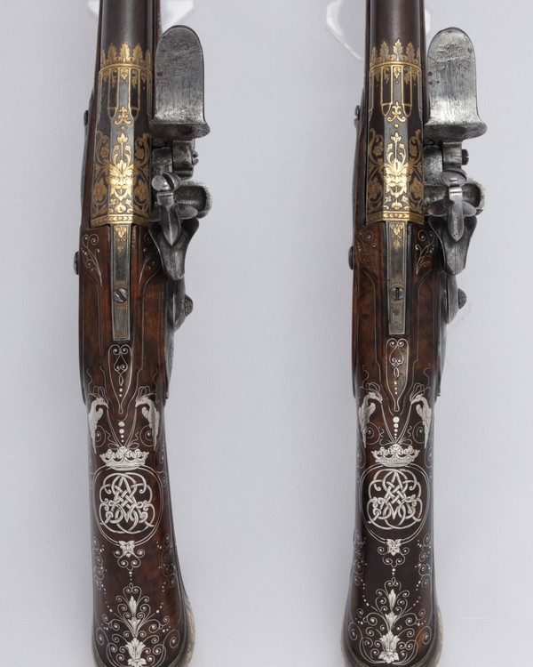 A pair of luxurious flintlock pistols La Marre A VIENNE