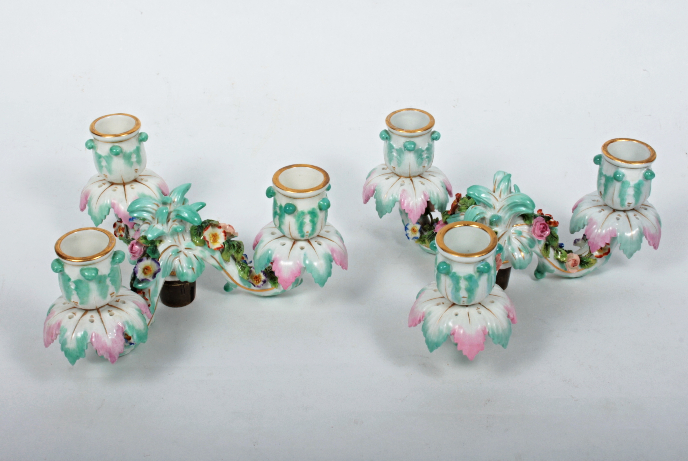 Míšeň - párové porcelánové svícny s figurální výzdobou