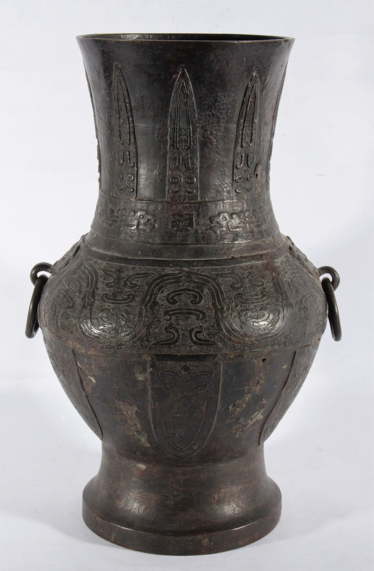 A Large chinese archaistic bronze Vase, Hu, Ming dynasty