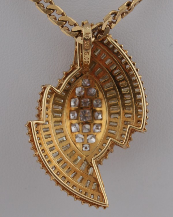 Gold pendant with diamonds 5,1 ct