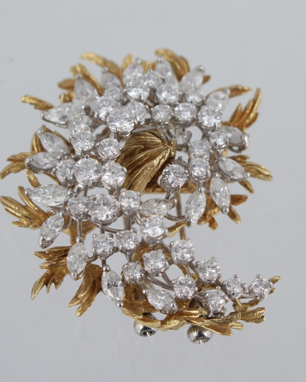 Gold brooch with diamonds 8,25 ct
