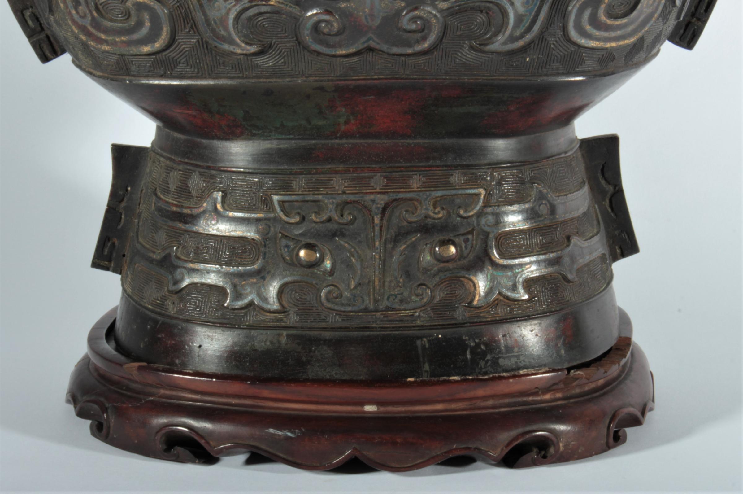 Very rare chinese archaistic gold and silver-inlaid bronze vase, 17th century, Ming Dynasty 