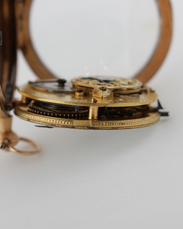 Kapesní hodinky zdobené figurálním emailem