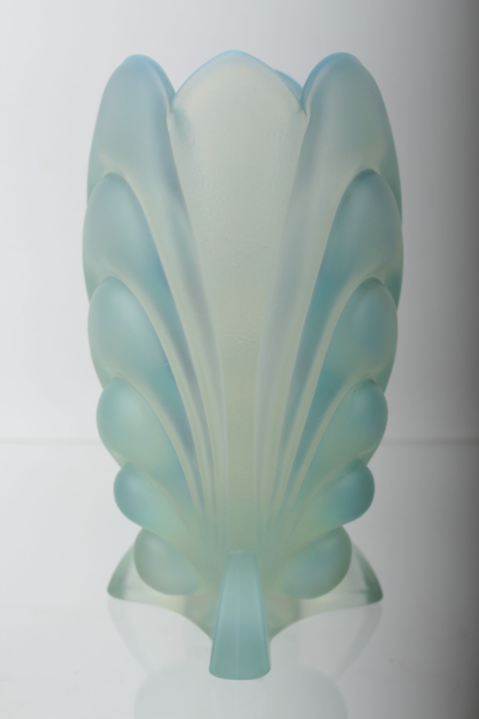 Váza z opálového skla
