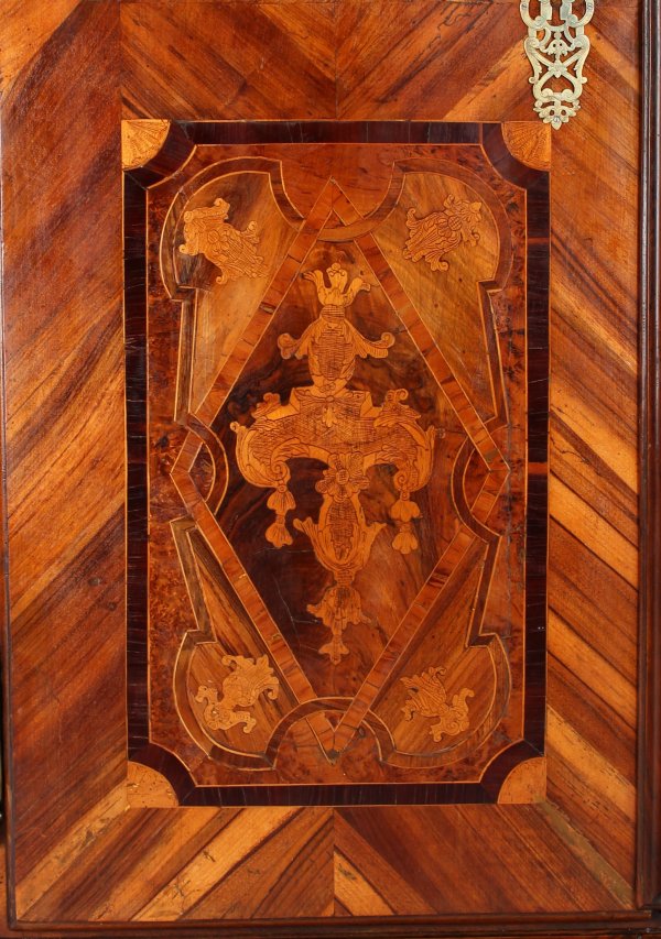  Barokní intarzovaná skříň
